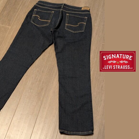 Signature by Levi Strauss The Legging Jeans, Mid Rise Dark  - Size 10 (Like New) - Picture 7 of 14